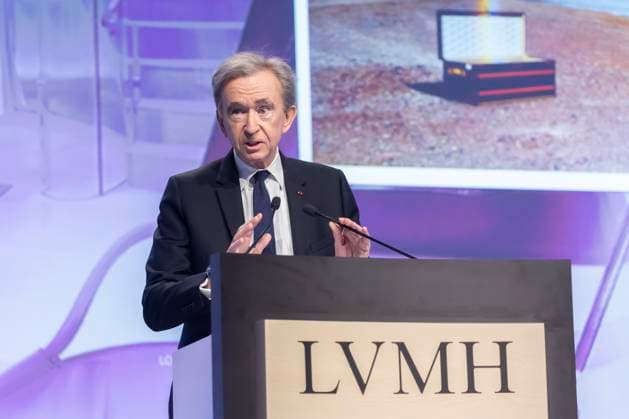 News Themen der Woche KW16 News Bilder des Tages Paris, France April 20, 2023 - LVMH general shareholders meeting.The global luxury giant, which owns more than 70 brands in five businesses, reported a 17% increase in revenues to 21 billion euros. - Bernard Arnault LVMH, ECONOMIE, TYCOON, FORTUNE, RICHE, RICHESSE, PATRON, DIRIGEANTS, CAC 40, ASSEMBLEE GENERALE DES ACTIONNAIRES, LOUIS VUITTON, LUXE, CAPITALISME, BERNARD ARNAULT  Copyright: xVincentxIsorex