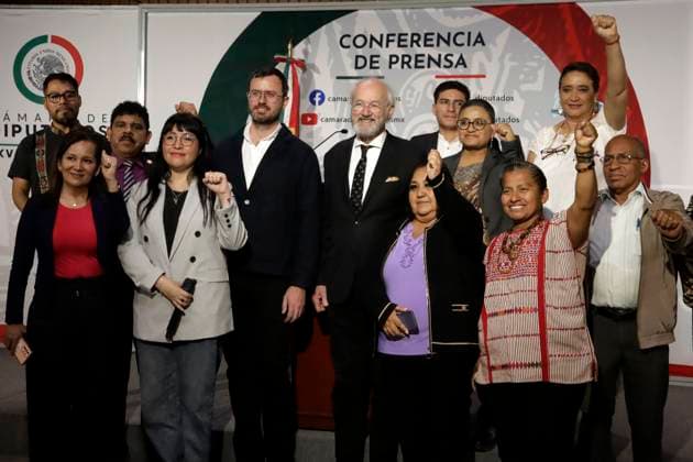 News Bilder des Tages Mexiko, Angehörige und Unterstützer von Julian Assange während Pressekonferenz in Mexiko-Stadt April 20, 2023, Mexico City, Mexico: John and Gabriel Shipton, father and brother of Julian Assange respectively, accompanied by Morena legislators demand the journalist s release at a press conference in the Chamber of Deputies in Mexico City, Mexico. on April 20, 2023 in Mexico City, Mexico Mexico City Mexico - ZUMAe321 20230421_zia_e321_001 Copyright: xLuisxBarronx