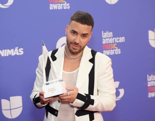 Prince Royce, winner of the Pioneer award, poses in the press room during the 8th annual Latin American Music Awards at the MGM Grand Garden Arena in Las Vegas on Thursday, April 20, 2023. The annual event honors outstanding achievements for artists in the Latin music industry.  LAV2023042141 JAMESxATOA