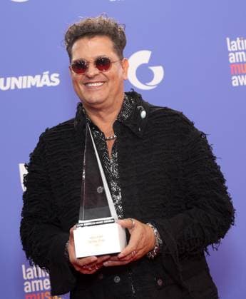 Carlos Vives, winner of the Legacy award, poses in the press room during the 8th annual Latin American Music Awards at the MGM Grand Garden Arena in Las Vegas on Thursday, April 20, 2023. The annual event honors outstanding achievements for artists in the Latin music industry.  LAV2023042147 JAMESxATOA
