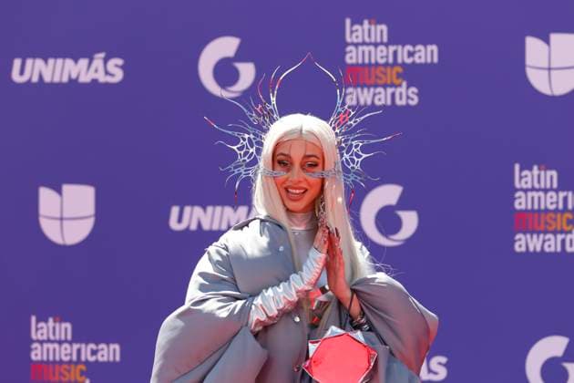 Singer Mar Solís poses on the red carpet of the Latin American Music Awards (Latin AMAs) at the MGM Grand Garden Arena in Las Vegas, Nevada, USA, 20 April 2023. Featuring Bad Bunny, Becky G and Daddy Yankee as favorites, this year s nominations highlight artists spanning all genres of Latin music in 26 categories. Red carpet of the Latin AMAs Awards in Las Vegas !ACHTUNG: NUR REDAKTIONELLE NUTZUNG!  Copyright: xRondaxChurchillx USA6293 20230421-e1429121689d4e5cd8536d0280d9084b7b442e7a