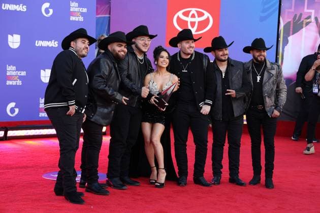 Singer Becky G and the band Grupo Frontera pose on the red carpet of the Latin American Music Awards (Latin AMAs) at the MGM Grand Garden Arena in Las Vegas, Nevada, USA, 20 April 2023. Featuring Bad Bunny, Becky G and Daddy Yankee as favorites, this year s nominations highlight artists spanning all genres of Latin music in 26 categories. Red carpet of the Latin AMAs Awards in Las Vegas !ACHTUNG: NUR REDAKTIONELLE NUTZUNG!  Copyright: xRondaxChurchillx USA6356 20230421-b69e6ed55406a75241e54a26d06024bf826ed231