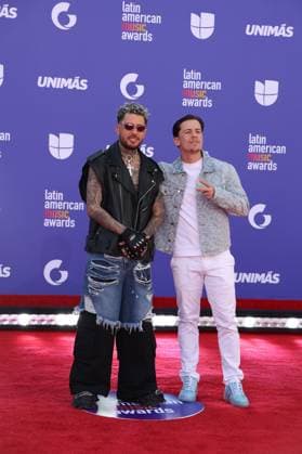 The singers Dalex (L) and Guaynaa (R) pose on the red carpet of the Latin American Music Awards (Latin AMAs) at the MGM Grand Garden Arena in Las Vegas, Nevada, USA, 20 April 2023. Featuring Bad Bunny, Becky G and Daddy Yankee as favorites, this year s nominations highlight artists spanning all genres of Latin music in 26 categories. Red carpet of the Latin AMAs Awards in Las Vegas !ACHTUNG: NUR REDAKTIONELLE NUTZUNG!  Copyright: xRondaxChurchillx USA6342 20230421-c9d6d5ae023689da9f2b8775e503d6b782a55f66