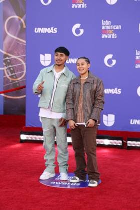 Jairo y Yahritza Martínez pose on the red carpet of the Latin American Music Awards (Latin AMAs) at the MGM Grand Garden Arena in Las Vegas, Nevada, USA, 20 April 2023. Featuring Bad Bunny, Becky G and Daddy Yankee as favorites, this year s nominations highlight artists spanning all genres of Latin music in 26 categories. Red carpet of the Latin AMAs Awards in Las Vegas !ACHTUNG: NUR REDAKTIONELLE NUTZUNG!  Copyright: xRondaxChurchillx USA6338 20230421-6aae4e3006182a19c149bcc65410524fd00bbe7b