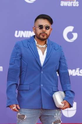 Fashion influencer Obie Lebeau poses on the red carpet of the Latin American Music Awards (Latin AMAs) at the MGM Grand Garden Arena in Las Vegas, Nevada, USA, 20 April 2023. Featuring Bad Bunny, Becky G and Daddy Yankee as favorites, this year s nominations highlight artists spanning all genres of Latin music in 26 categories. Red carpet of the Latin AMAs Awards in Las Vegas !ACHTUNG: NUR REDAKTIONELLE NUTZUNG!  Copyright: xRondaxChurchillx USA6364 20230421-125158af6aebf065fe1e07ce9414451293f28cf5