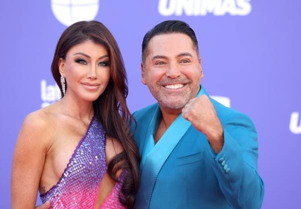 (L-R) Holly Sonders and Oscar De La Hoya attend the 8th annual Latin American Music Awards at the MGM Grand Garden Arena in Las Vegas on Thursday, April 20, 2023. The annual event honors outstanding achievements for artists in the Latin music industry.  LAV2023042267 JAMESxATOA