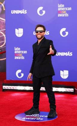 Argentine-Mexican singer Noel Scharjis poses on the red carpet of the Latin American Music Awards (Latin AMAs) at the MGM Grand Garden Arena in Las Vegas, Nevada, USA, 20 April 2023. Featuring Bad Bunny, Becky G and Daddy Yankee as favorites, this year s nominations highlight artists spanning all genres of Latin music in 26 categories. Red carpet of the Latin AMAs Awards in Las Vegas !ACHTUNG: NUR REDAKTIONELLE NUTZUNG!  Copyright: xRondaxChurchillx USA6400 20230421-9dca8e938e606cf089edf65050a43917c43bb337