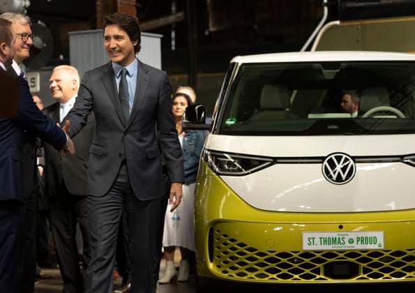 April 21, 2023, St. Thomas, ON, Canada: Prime Minister Justin Trudeau arrives to make an announcement on a Volkswagen electric vehicle battery plant at the Elgin County Railway Museum in St. Thomas, Ont., Friday, April 21, 2023. St. Thomas Canada  - ZUMAc35_ 20230421_zaf_c35_052 Copyright: xTaraxWaltonx