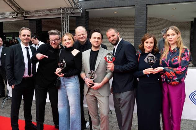 Grimme award for the film KLEO, the team with u a Hanno HACKFORT, 2 v l, Jella HAASE, actress, 3 v l Bob KONRAD, 4 v l Elena SENFT 2 v r and Viviane ANDEREGGEN r red carpet, red carpet show, arrival, arrival, 59 Adolf Grimme award ceremony Adolf Grimme award Grimme award in Marl, 21 04 2023 oÂ¥Ã