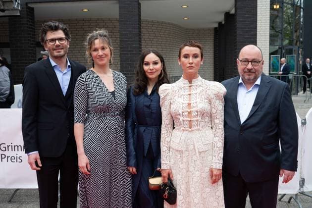 Grimme Award for NEULAND v l Jens Wischnewski, director, Franziska Hartmann, actress, Mina Tander, actress, Peri Baumeister, actress, Orkun Ertener, book and producer, red carpet, red carpet show, arrival, arrival, 59 Adolf Grimme Award ceremony Adolf Grimme Award Grimme Award in Marl, 21 04 2023 oÂ¥Ã