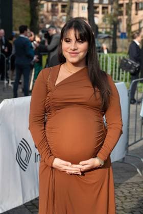 Grimme Prize for Two Sisters Almila BAGRIACIK, actress, pregnant, red carpet, red carpet show, arrival, arrival, 59 Adolf Grimme Prize award ceremony Adolf Grimme Prize Grimme Prize in Marl, 21 04 2023 oÂ¥Ã