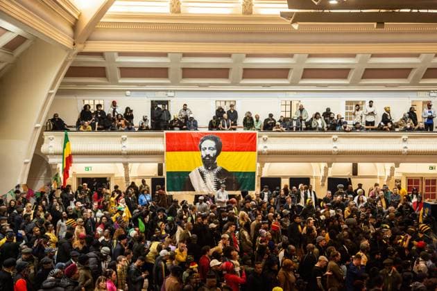 Bilder des Jahres 2023, Entertainment 04 April Entertainment Themen der Woche KW16 Entertainment Bilder des Tages April 21, 2023, London, United Kingdom: A crowd of people gathers at Jah Shaka s Nine Night at the Great Hall, Goldsmith s University in London. The event pays respect to the legendary reggae and dub sound system operator, also known as Zulu Warrior, who died on 12th April 2023, at the age of 75. London United Kingdom - ZUMAs197 20230421_zaa_s197_426 Copyright: xThaboxJaiyesimix
