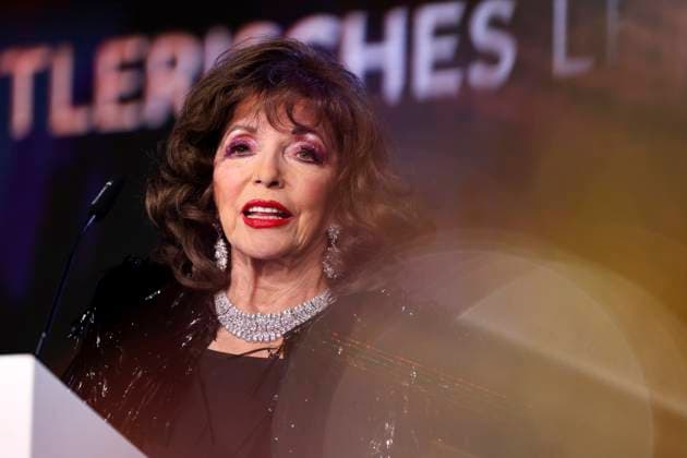 Actress Joan Collins receives the Lifetime Achievement Award at the Golden Sun 2023 award ceremony of TV station sonnenklar TV in Wunderland Kalkar Kalkar, 22 04 2023 NRW Germany Copyright: xChristophxHardtx