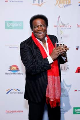 Pop singer Roberto Blanco receives the award Musical Lifetime Achievement National at the award ceremony of the Golden Sun 2023 of the TV station sonnenklar TV in Wunderland Kalkar Kalkar, 22 04 2023 NRW Germany Copyright: xChristophxHardtx