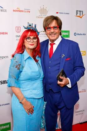 Moderator Jörg Draeger with wife Petra Draeger at the award ceremony of the Golden Sun 2023 of the TV station sonnenklar TV in the Wunderland Kalkar Kalkar, 22 04 2023 NRW Germany Copyright: xChristophxHardtx