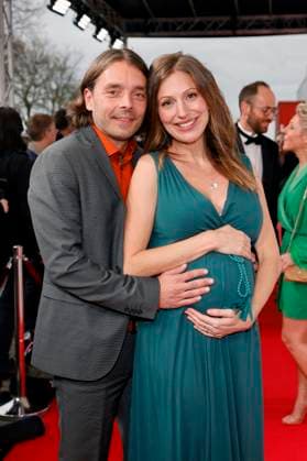 Presenter Mara Bergmann pregnant with her partner Alex Hoffmann at the award ceremony of the Golden Sun 2023 of the TV station sonnenklar TV in Wunderland Kalkar Kalkar, 22 04 2023 NRW Germany Copyright: xChristophxHardtx