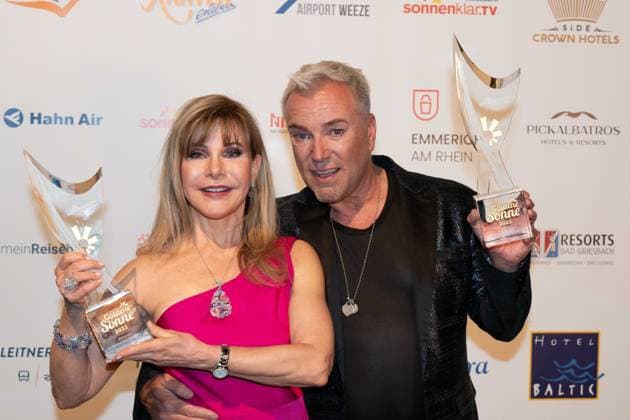 Deborah SASSON, Saenger, and Uwe KROEGER, Kröger, Saenger, receive the honorary award Musical Stars of the Year, The Golden Sun 2023, on 22 04 2023 in Wunderland Kalkar,