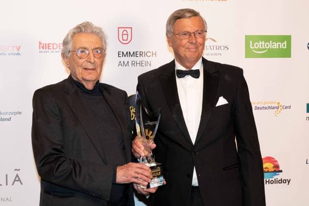 Gerhart BAUM, politician, FDP, receives the honorary award for his political lifes work, with laudator Wolfgang BOSBACH, politician, CDU, The Golden Sun 2023, on 22 04 2023 in Wunderland Kalkar,