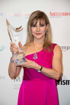 Deborah SASSON, singer, receives the honorary award Musical Stars of the Year, The Golden Sun 2023, on 22 04 2023 at Wunderland Kalkar,