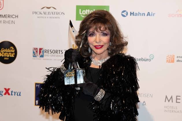 Bilder des Jahres 2023, Entertainment 04 April Entertainment Themen der Woche KW16 Entertainment Bilder des Tages Dame Joan COLLINS, Schauspielerin, erhaelt den Ehrenpreis fuer ihr Lebenswerk, Lifetime Achievement Award, Die Goldene Sonne 2023, am 22.04.2023 im Wunderland Kalkar, *** Dame Joan COLLINS, actress, receives the Honorary Lifetime Achievement Award, The Golden Sun 2023, on 22 04 2023 at Wunderland Kalkar,