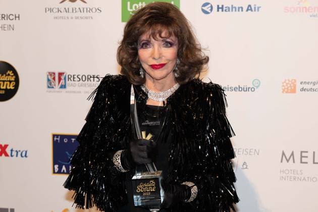 Dame Joan COLLINS, actress, receives the Honorary Lifetime Achievement Award, The Golden Sun 2023, on 22 04 2023 at Wunderland Kalkar,