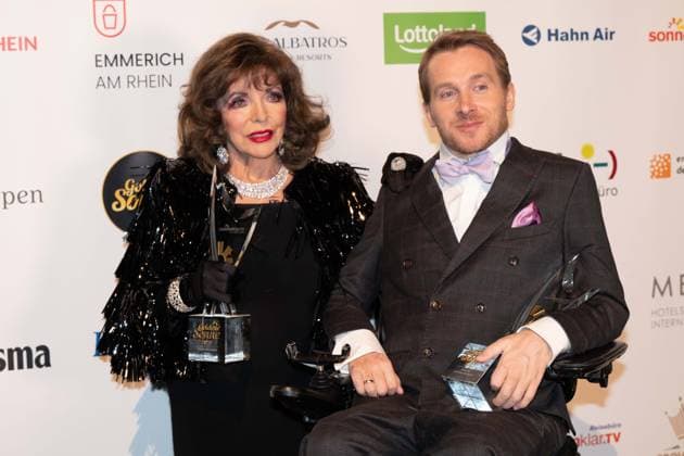 Dame Joan COLLINS, actress, receives the Honorary Lifetime Achievement Award, Samuel KOCH, actor, receives the Honorary Courage of the Nation Award, The Golden Sun 2023, on 22 04 2023 at Wunderland Kalkar,