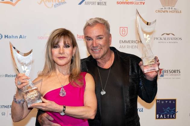 Deborah SASSON, Saenger, and Uwe KROEGER, Kröger, Saenger, receive the honorary award Musical Stars of the Year, The Golden Sun 2023, on 22 04 2023 in Wunderland Kalkar,