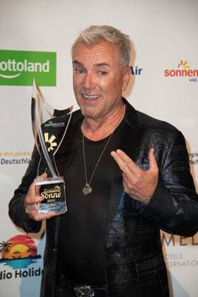 Uwe KROEGER, Kröger, Saenger, receives the honorary award Musical Stars of the Year, The Golden Sun 2023, on 22 04 2023 in Wunderland Kalkar,