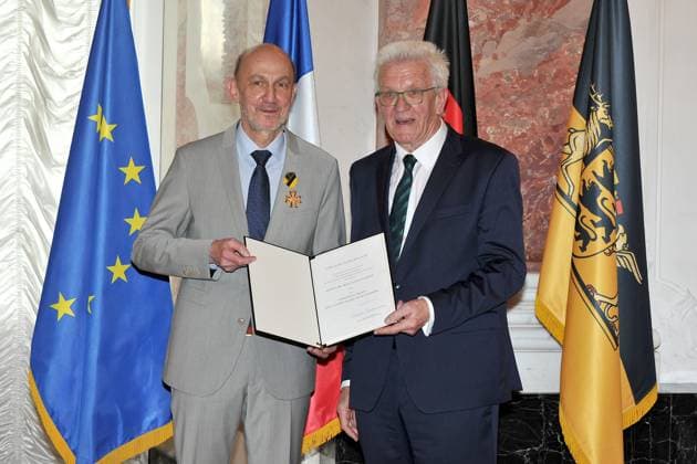 Award of the Order of Merit of the State of Baden Württemberg Winfried Kretschmann Bündnis 90 Die Grünen Prime Minister of Baden Württemberg and Wolfgang Hansch on the occasion of the award of the Order of Merit of the State of Baden Württemberg on 22 04 2023 in Mannheim Castle 20230422MWI64138