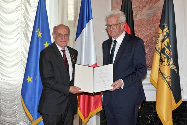 Award of the Order of Merit of the State of Baden Württemberg Winfried Kretschmann Bündnis 90 Die Grünen Prime Minister of Baden Württemberg and Hugo Katus on the occasion of the award of the Order of Merit of the State of Baden Württemberg on 22 04 2023 in Mannheim Castle 20230422MWI64143