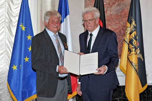 Award of the Order of Merit of the State of Baden Württemberg Winfried Kretschmann Bündnis 90 Die Grünen Prime Minister of Baden Württemberg and Peter Keller on the occasion of the award of the Order of Merit of the State of Baden Württemberg on 22 04 2023 in Mannheim Castle 20230422MWI64150