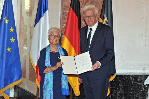 Award of the Order of Merit of the State of Baden Württemberg Winfried Kretschmann Bündnis 90 Die Grünen Ministerpräsident Baden Württemberg and Hedwig Seidel Lerch on the occasion of the award of the Order of Merit of the State of Baden Württemberg on 22 04 2023 in Mannheim Castle 20230422MWI64177