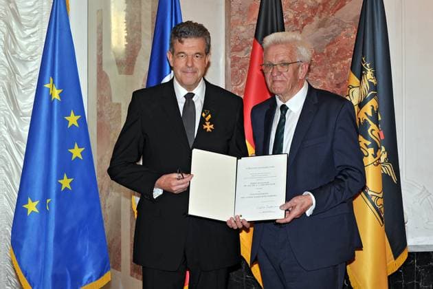 Award of the Order of Merit of the State of Baden Württemberg Winfried Kretschmann Bündnis 90 Die Grünen Prime Minister of Baden Württemberg and Uwe Spetzger on the occasion of the award of the Order of Merit of the State of Baden Württemberg on 22 04 2023 in Mannheim Castle 20230422MWI64182