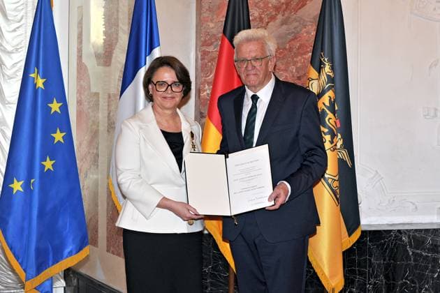 Award of the Order of Merit of the State of Baden Württemberg Winfried Kretschmann Bündnis 90 Die Grünen Ministerpräsident Baden Württemberg and Annette Widmann Mauz on the occasion of the award of the Order of Merit of the State of Baden Württemberg on 22 04 2023 in Mannheim Castle 20230422MWI64208