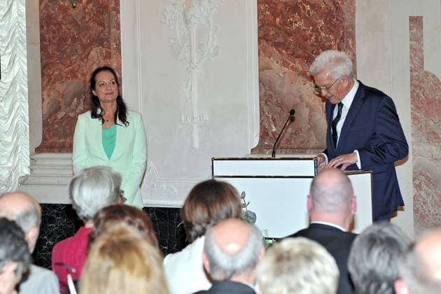 Award of the Order of Merit of the State of Baden Württemberg Winfried Kretschmann Bündnis 90 Die Grünen Prime Minister of Baden Württemberg and Natalia Wörner on the occasion of the award of the Order of Merit of the State of Baden Württemberg on 22 04 2023 in Mannheim Castle 20230422MWI64213