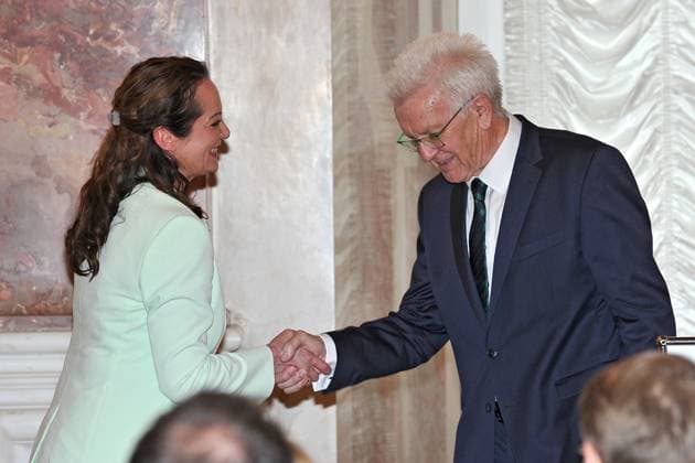 Award of the Order of Merit of the State of Baden Württemberg Winfried Kretschmann Bündnis 90 Die Grünen Prime Minister of Baden Württemberg and Natalia Wörner on the occasion of the award of the Order of Merit of the State of Baden Württemberg on 22 04 2023 in Mannheim Castle 20230422MWI64216