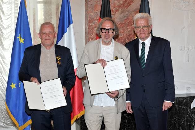 Award of the Order of Merit of the State of Baden Württemberg Winfried Kretschmann Bündnis 90 Die Grünen Ministerpräsident Baden Württemberg , Prof Udo Dahmen and Prof Hubert Wandjo on the occasion of the award of the Order of Merit of the State of Baden Württemberg on 22 04 2023 in Mannheim Castle 20230422MWI64095