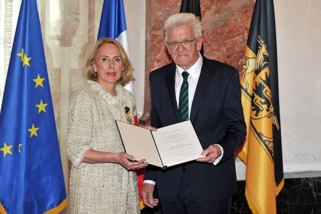 Award of the Order of Merit of the State of Baden Württemberg Winfried Kretschmann Bündnis 90 Die Grünen Prime Minister of Baden Württemberg and Karolina Gernbauer on the occasion of the award of the Order of Merit of the State of Baden Württemberg on 22 04 2023 in Mannheim Castle 20230422MWI64105