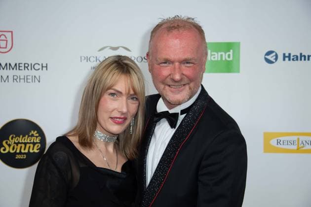 Frank NEUENFELS, Saenger, and Sarah BACKHAUS, red carpet, red carpet show, arrival, arrival, The Golden Sun 2023, on 22 04 2023 at Wunderland Kalkar,