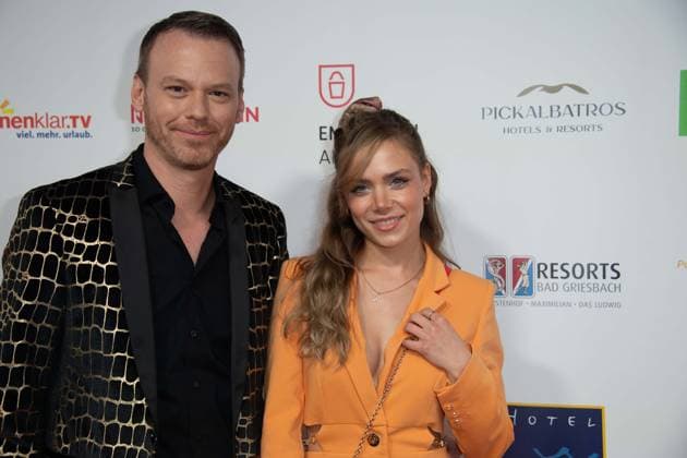 Marie WEGENER, singer Christian EHRLICH, red carpet, red carpet show, arrival, arrival, The Golden Sun 2023, on 22 04 2023 in Wunderland Kalkar,