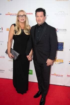 Sam EISENSTEIN, actor, with wife Mareike red carpet, red carpet show, arrival, arrival, The Golden Sun 2023, on 22 04 2023 at Wunderland Kalkar,