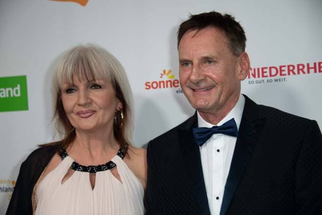 Peter ILLMANN, presenter, escort not identified, red carpet, red carpet show, arrival, arrival, The Golden Sun 2023, on 22 04 2023 at Wunderland Kalkar,