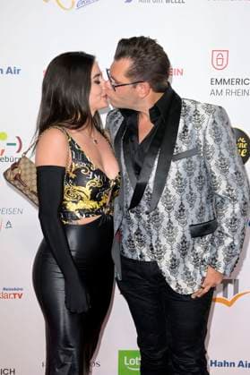 Dennis Schick with girlfriend Liliana at the award ceremony of the Golden Sun 2023 during the Sonnenklar TV Gala in Wunderland Kalkar Kalkar, 22 04 2023 Foto:xF.xKernx xFuturexImage