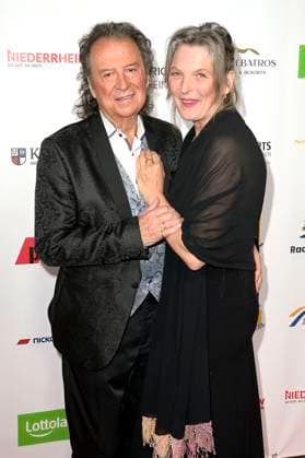 Chris Andrews with wife Alexandra Andrews at the award ceremony of the Golden Sun 2023 during the Sonnenklar TV Gala in Wunderland Kalkar Kalkar, 22 04 2023 Foto:xF.xKernx xFuturexImage