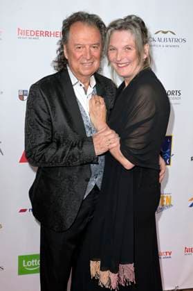 Chris Andrews with wife Alexandra Andrews at the award ceremony of the Golden Sun 2023 during the Sonnenklar TV Gala in Wunderland Kalkar Kalkar, 22 04 2023 Foto:xF.xKernx xFuturexImage