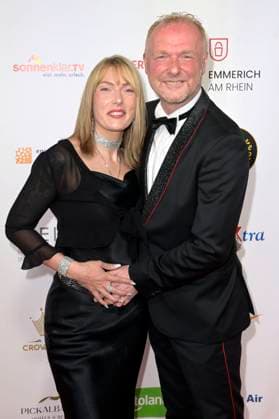 Frank Neuenfels with partner Sarah Backhaus at the award ceremony of the Golden Sun 2023 during the Sonnenklar TV Gala in Wunderland Kalkar Kalkar, 22 04 2023 Foto:xF.xKernx xFuturexImage