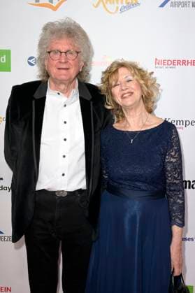 Klaus Peter Lietz of The Lords with wife at the award ceremony of the Golden Sun 2023 during the Sonnenklar TV Gala in Wunderland Kalkar Kalkar, 22 04 2023 Foto:xF.xKernx xFuturexImage