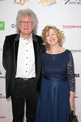 Klaus Peter Lietz of The Lords with wife at the award ceremony of the Golden Sun 2023 during the Sonnenklar TV Gala in Wunderland Kalkar Kalkar, 22 04 2023 Foto:xF.xKernx xFuturexImage