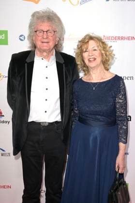 Klaus Peter Lietz of The Lords with wife at the award ceremony of the Golden Sun 2023 during the Sonnenklar TV Gala in Wunderland Kalkar Kalkar, 22 04 2023 Foto:xF.xKernx xFuturexImage
