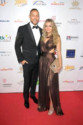Andrej Mangold with partner Annika at the award ceremony of the Golden Sun 2023 during the Sonnenklar TV Gala in Wunderland Kalkar Kalkar, 22 04 2023 Foto:xF.xKernx xFuturexImage
